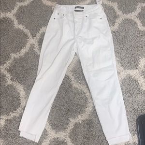 Size 26 white abercrombie girlfriend jeans NWT